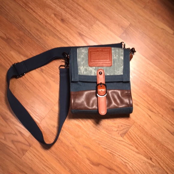 License 71195 Handbags - 🎉HOST PICK🎉 License 71195 Cross Body Purse